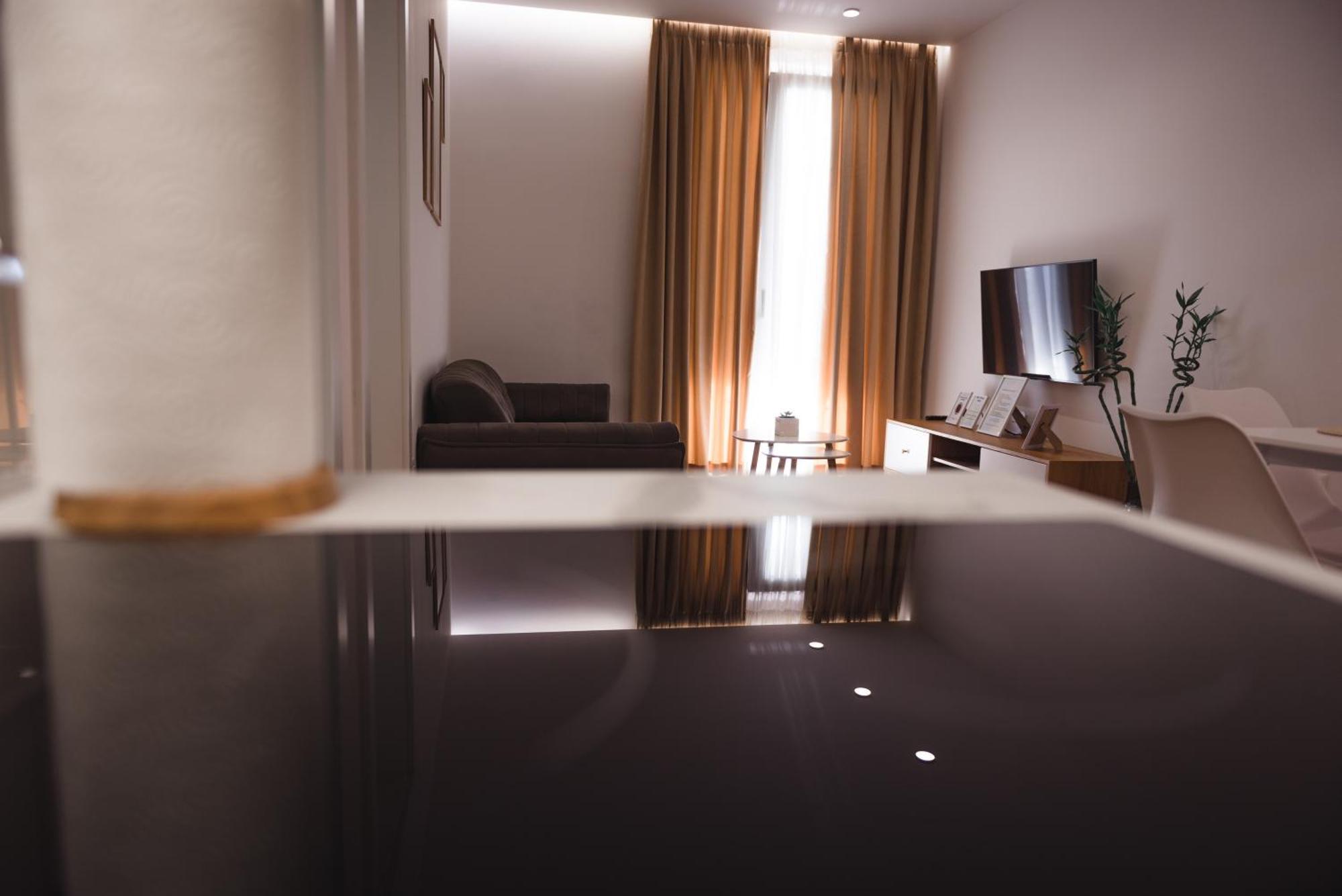 Tam Skanderbeg Square Serviced City Center Apartment No1 Tirana Exterior foto